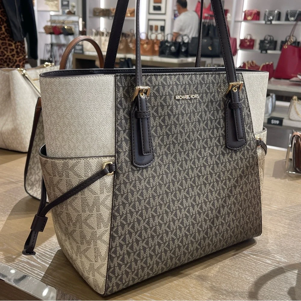 MICHAEL KORS Voyager Lg Color-Block Metallic Signature Logo EW Tote
Brown
NWT - Picture 7 of 16